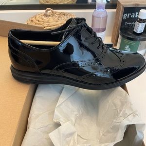 COLE HAAN PATENT WING TIP